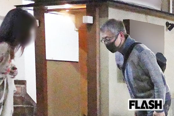 松尾貴史、政府批判の論客が深夜まで「3軒はしご酒」…飲み始めは “Facebookで知り合った女性” と | Smart FLASH/スマフラ[光文社週刊誌]