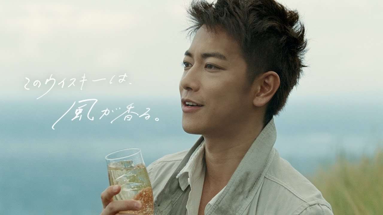 佐藤健 サントリーウイスキー知多『風の丘で』篇 30秒 サントリー CM - YouTube