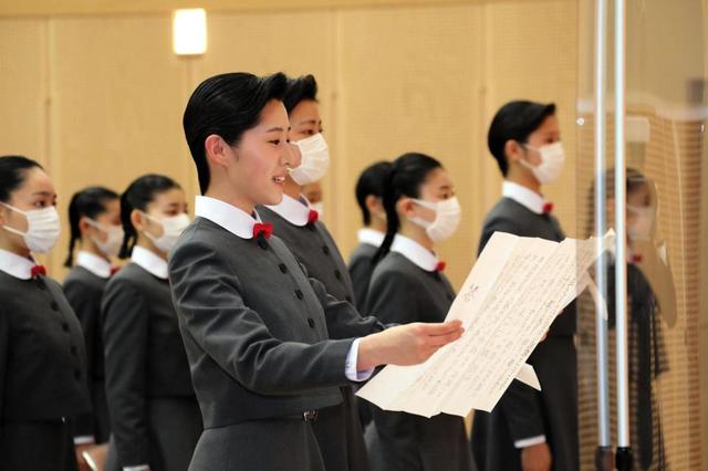 有名な宝塚音楽学校グレーの制服っていつから?制定当時、一部生徒は反発!?