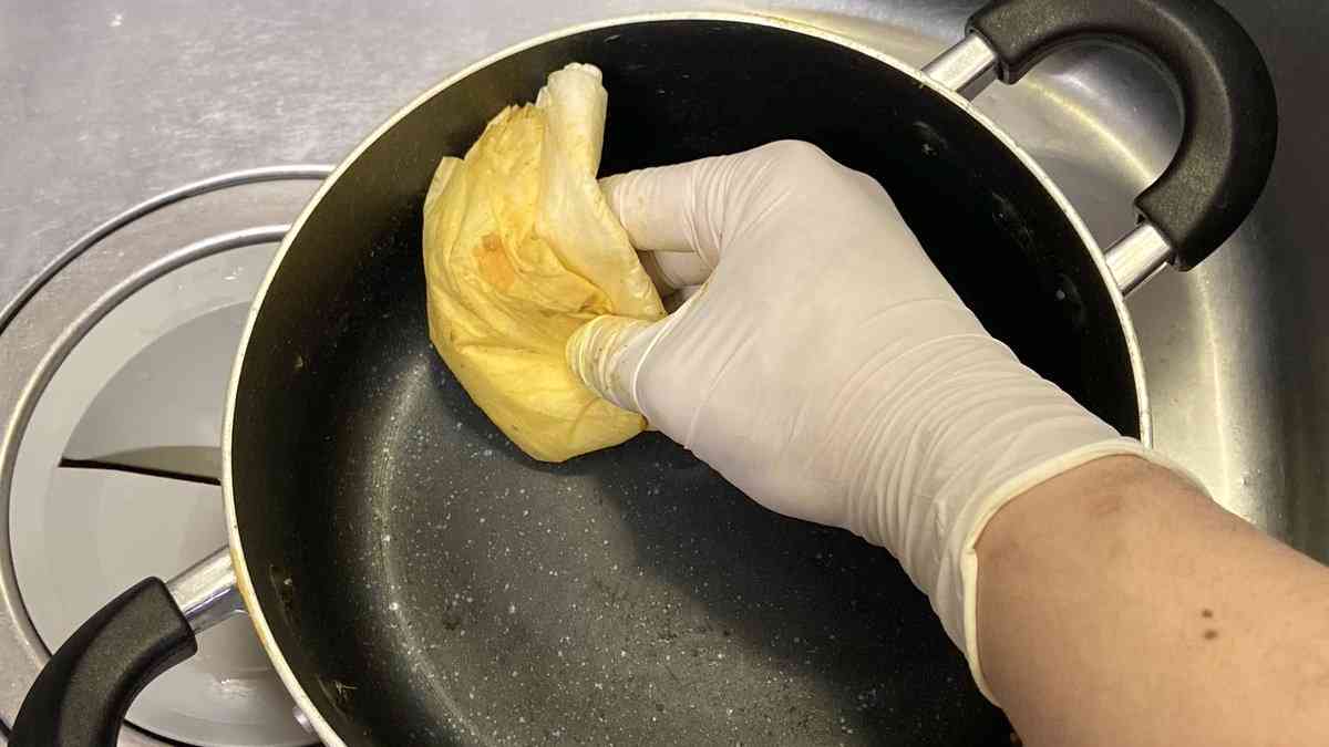 「昨日知りたかった」カレーなどのギトギト鍋を洗うときにスポンジが死なずに済むライフハック→色々な応用方法も