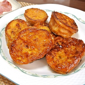 【土井善晴さん】「フレンチトースト」を作った感想。砂糖とバターでキャラメリゼするのが特徴のレシピ。 | もぐろぐ