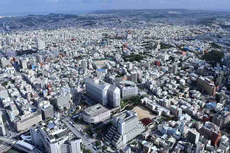 人口10万人当たり新規感染者　沖縄県が全国最多に　2日連続100人超 | 沖縄タイムス＋プラス　ニュース | 沖縄タイムス＋プラス