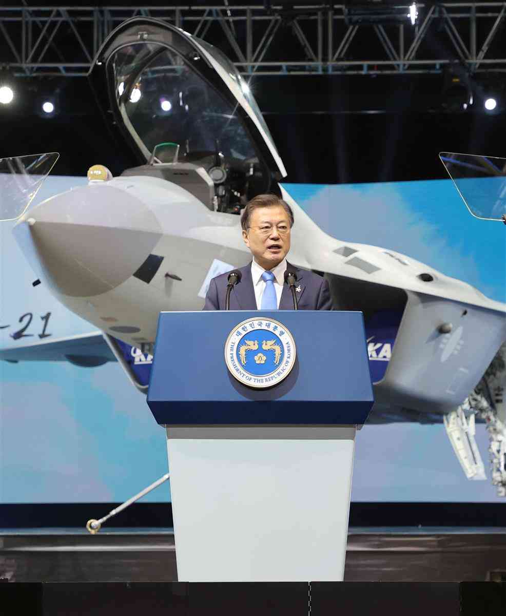 韓国、独自戦闘機お披露目　文大統領「自主国防」強調、米国離れへ一歩（1/2ページ） - 産経ニュース