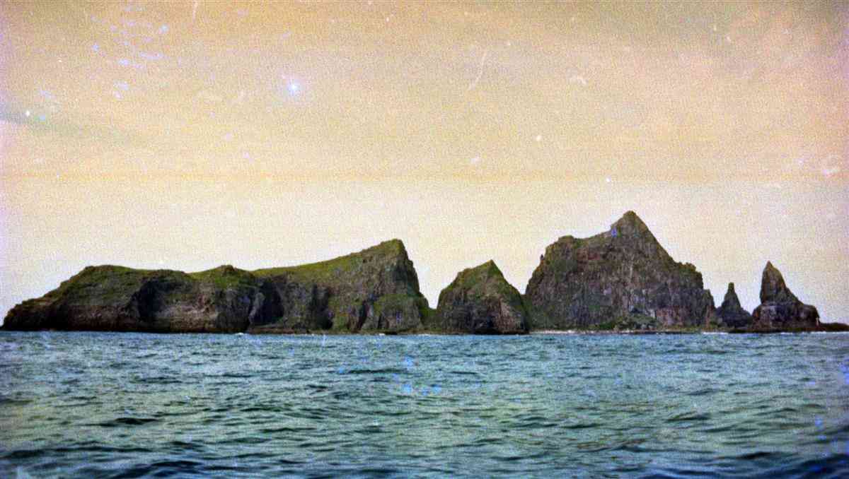 中国海警局の２隻、未明に尖閣領海へ侵入　日本漁船に接近 - 産経ニュース