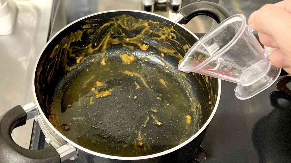 「昨日知りたかった」カレーなどのギトギト鍋を洗うときにスポンジが死なずに済むライフハック→色々な応用方法も