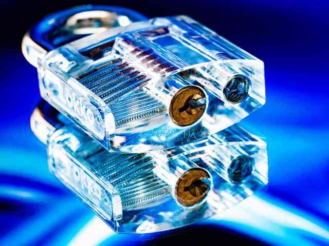 FBI、ハッキング被害のサーバーからバックドアを削除する作戦に成功 - CNET Japan