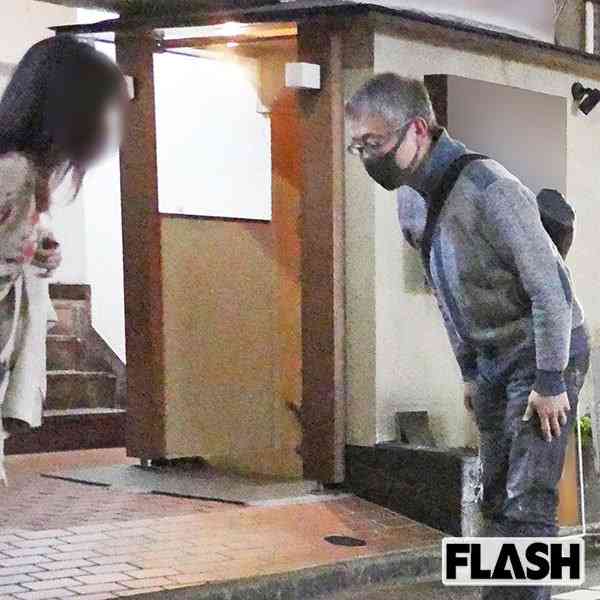 松尾貴史、政府批判の論客が深夜まで「3軒はしご酒」…飲み始めは “Facebookで知り合った女性” と（SmartFLASH） - Yahoo!ニュース