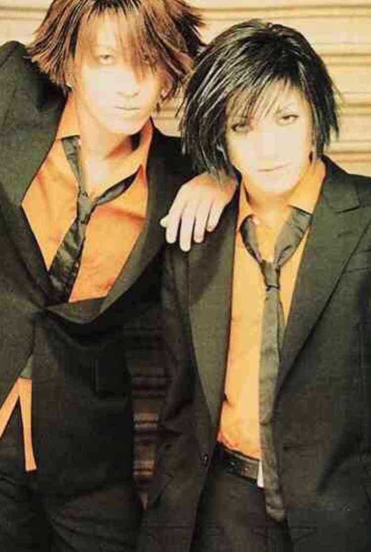 ボーカルとギター隠してバンド名当てるトピ