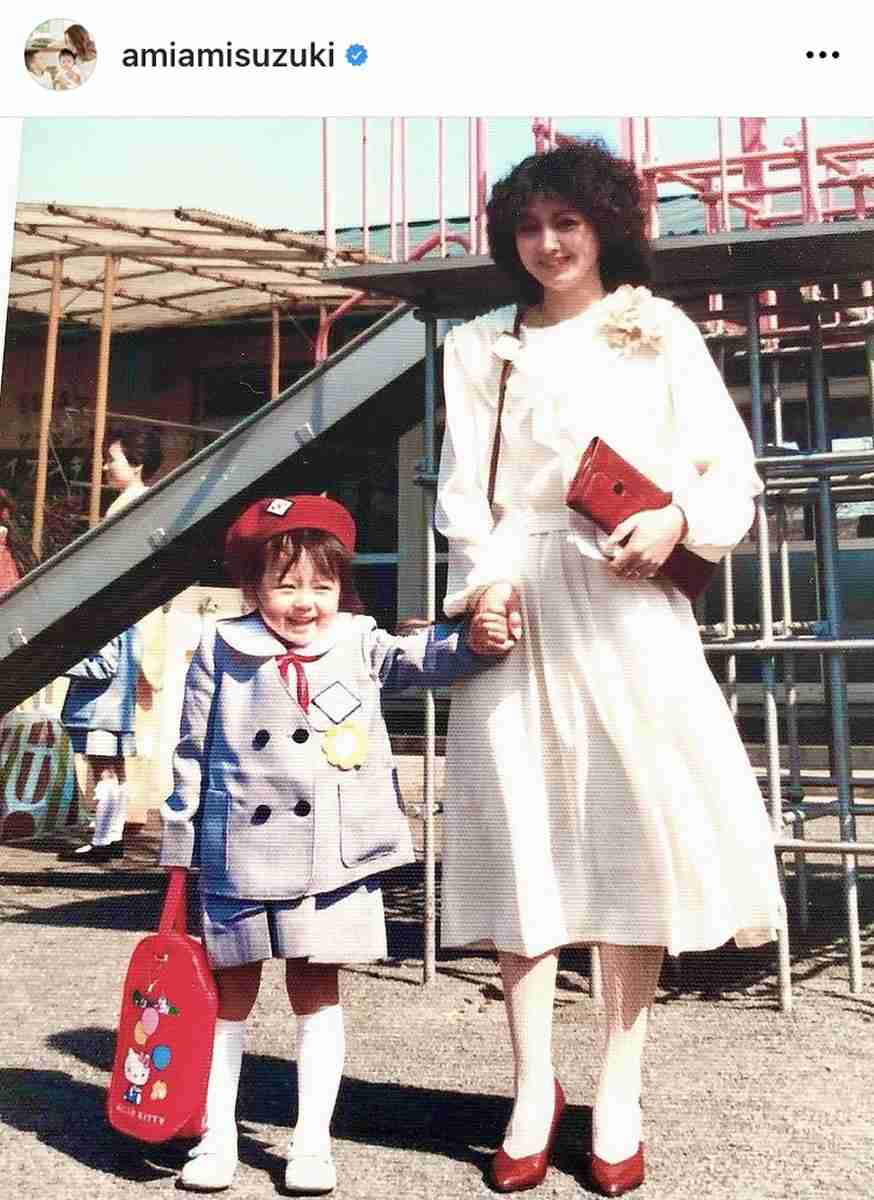 鈴木亜美、自身の入園式ショット「お母さん美人」「モデルさんのよう」 : スポーツ報知