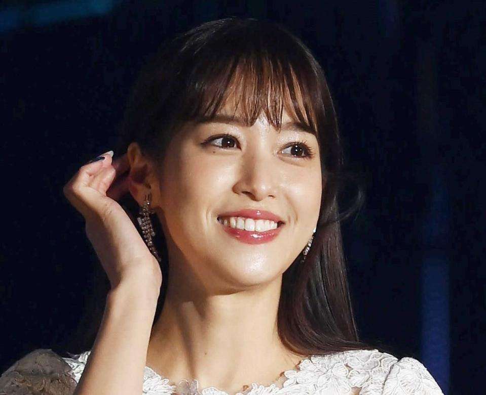 鷲見玲奈アナ　テレ東時代に服装「胸を強調」と言われた　痩せ見えしたかった