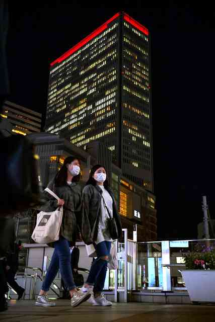 感染者「1千人超」もう驚かない…宣言要請、街にため息