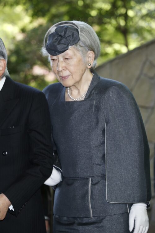 美智子さま　通院以外では半年ぶり「15分外出」、ご友人をお見送り（NEWSポストセブン） - Yahoo!ニュース