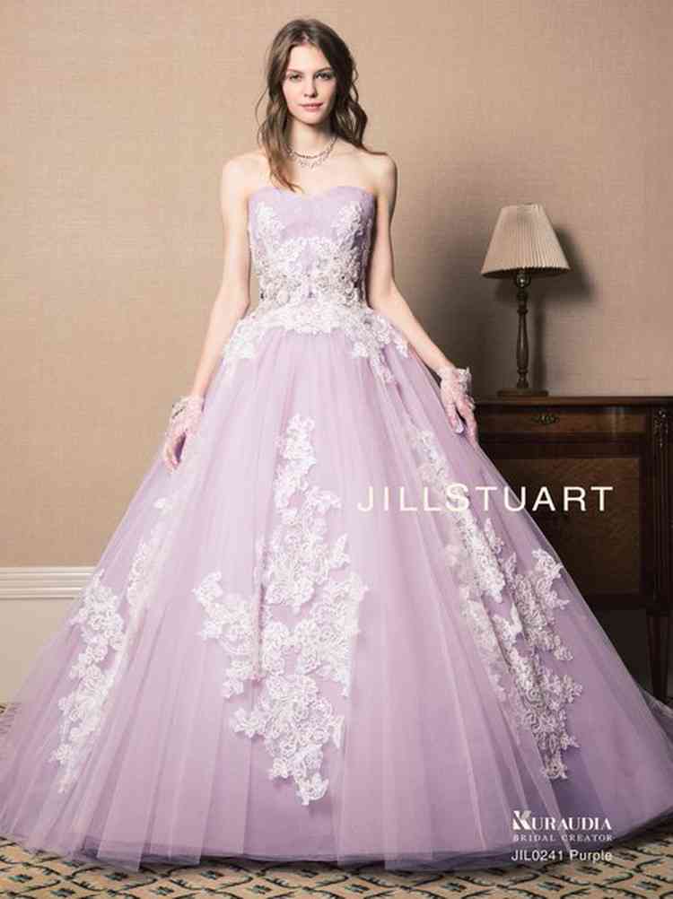 白以外のウェディングドレスの画像