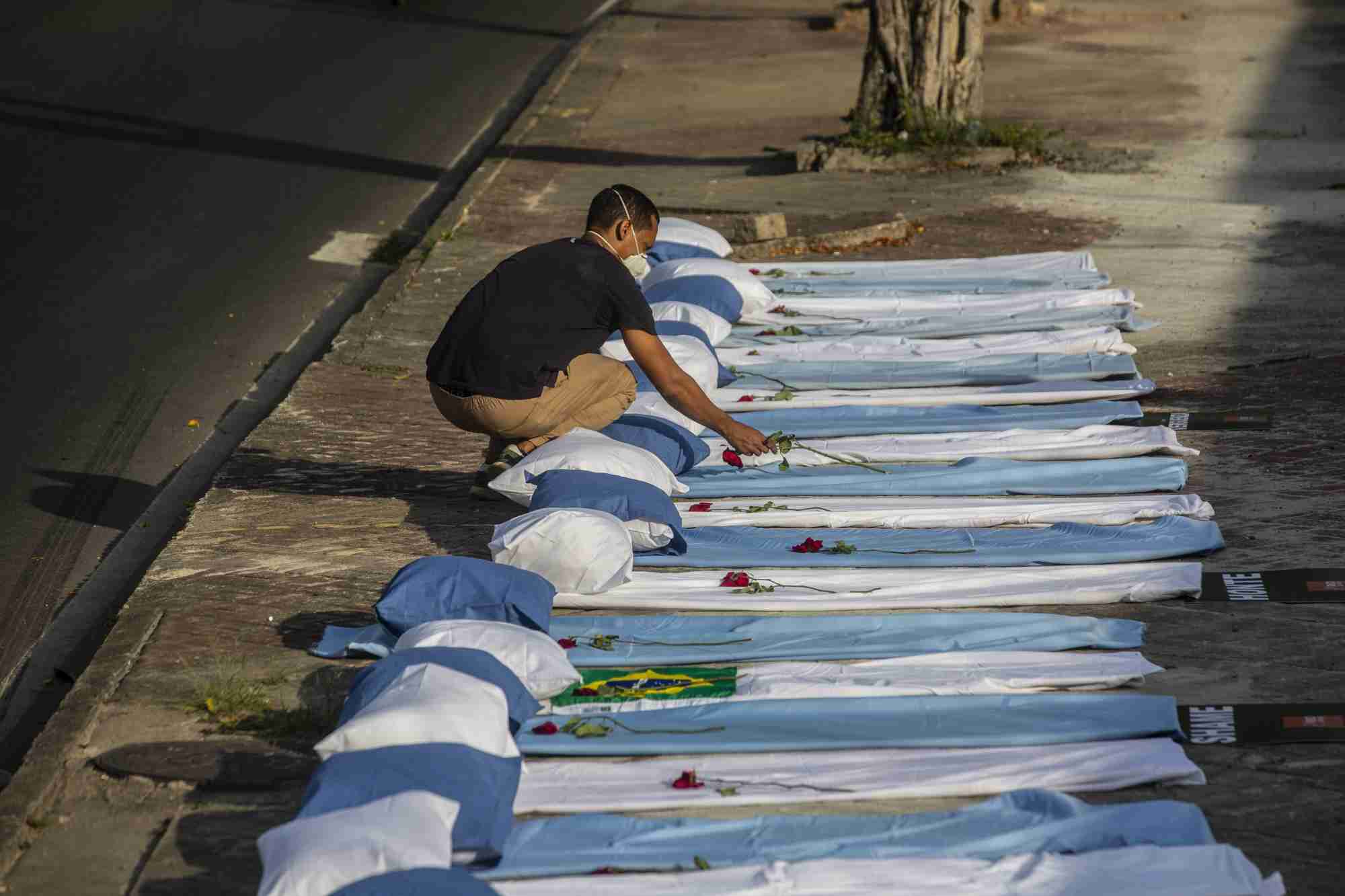 ブラジルの新型コロナ死者、比較的若い層で急増－変異株など影響か - Bloomberg