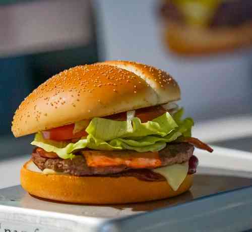 3年ぶり肉厚ビーフの新レギュラー「サムライマック」 | Narinari.com