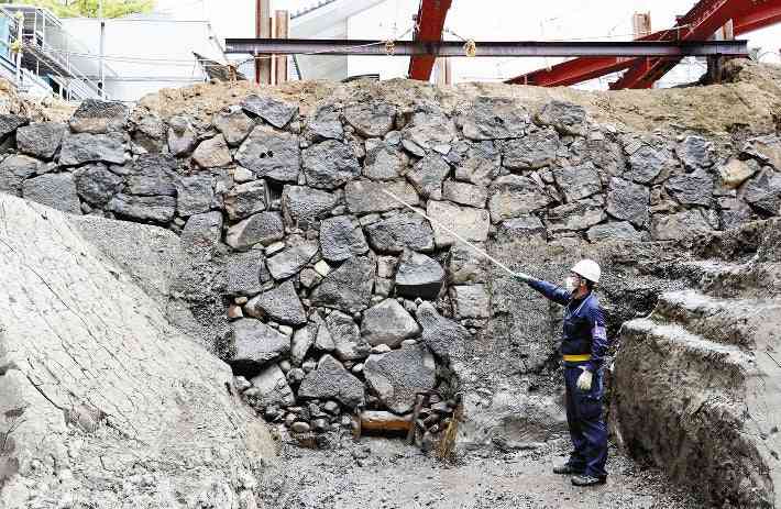 家康や秀忠の頃の江戸城石垣、初期の構造が分かる良好な状態で見つかる : エンタメ・文化 : ニュース : 読売新聞オンライン