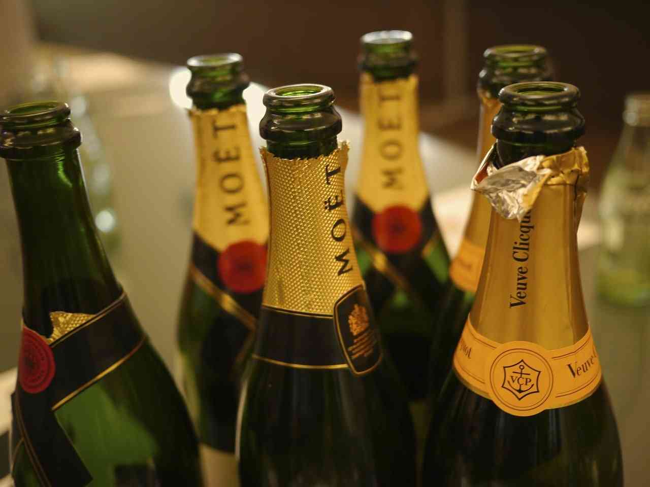 27歳会社員男、キャバクラで865万2000円を無銭飲食 10万円のシャンパンを80本以上注文 | リアルライブ