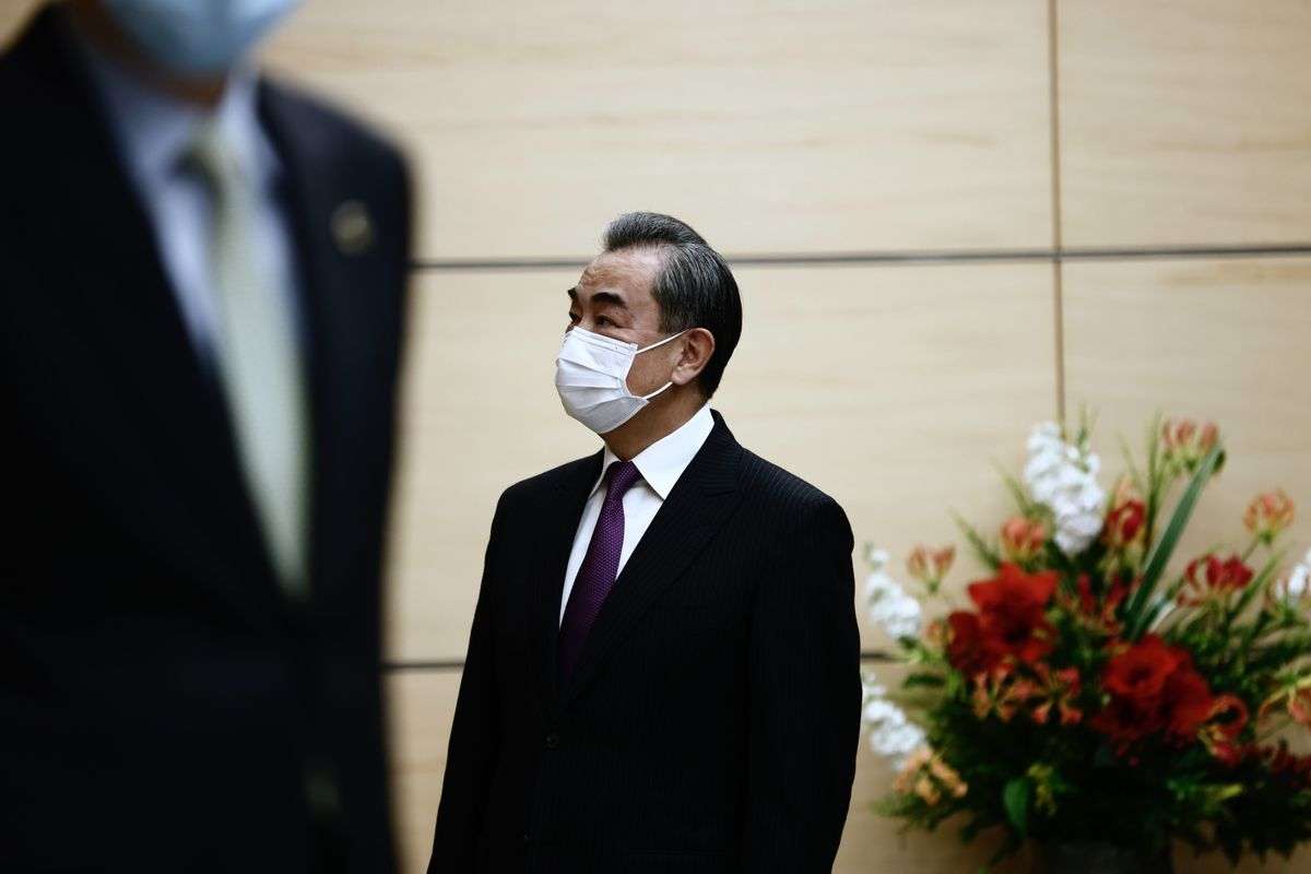日本の香港やウイグル問題関与、中国は反対表明－外相電話会談 - Bloomberg