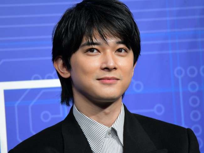 吉沢亮、大河ドラマと大違い！ 金髪オフショットにネット興奮「カッコ良すぎる！」（クランクイン！） - Yahoo!ニュース