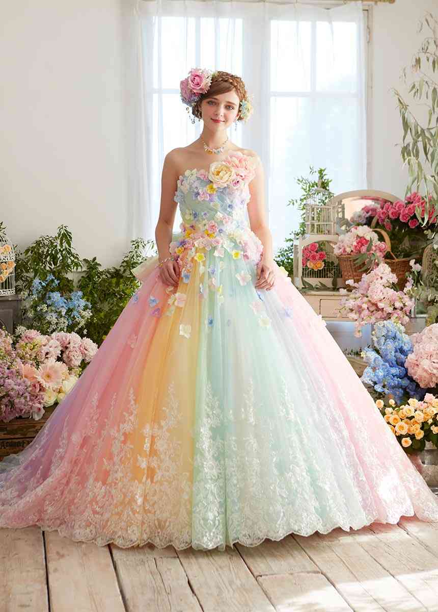 白以外のウェディングドレスの画像