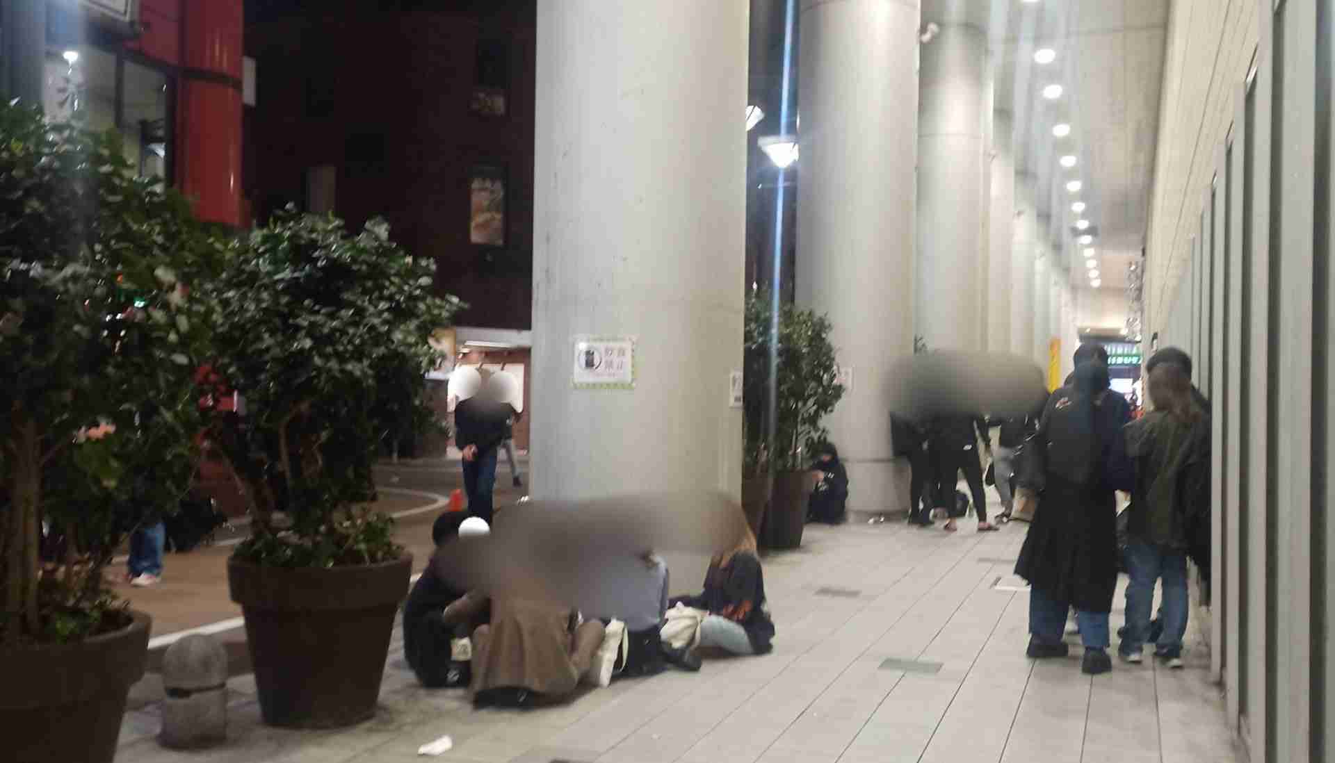 放置されたゴミは袋5つ分…駅前“路上”飲みの呆れた実態