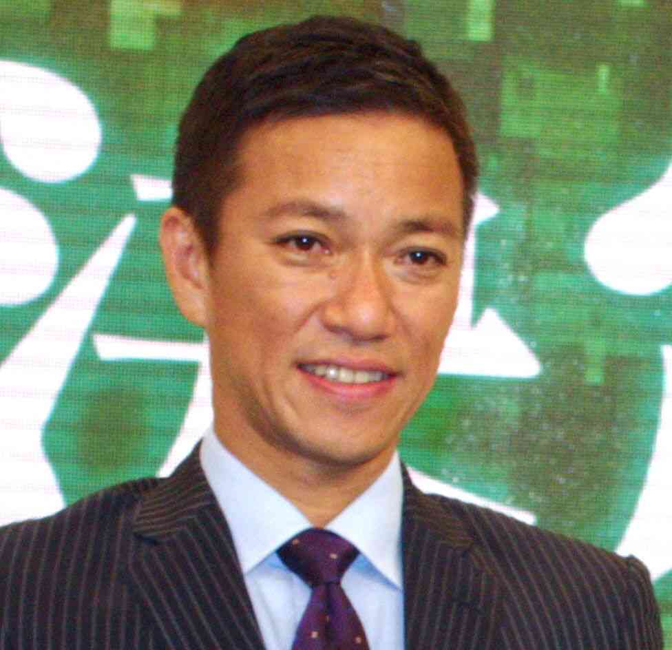 八代英輝弁護士、路上飲みに「日本は甘すぎ」「街中の路上に座って飲んでいるとか考えられない」 : スポーツ報知