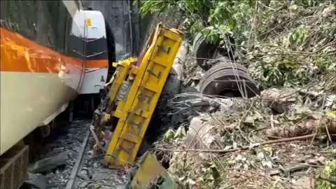 台湾特急列車脱線 トラック転落は「けん引失敗」（TBS系（JNN）） - Yahoo!ニュース