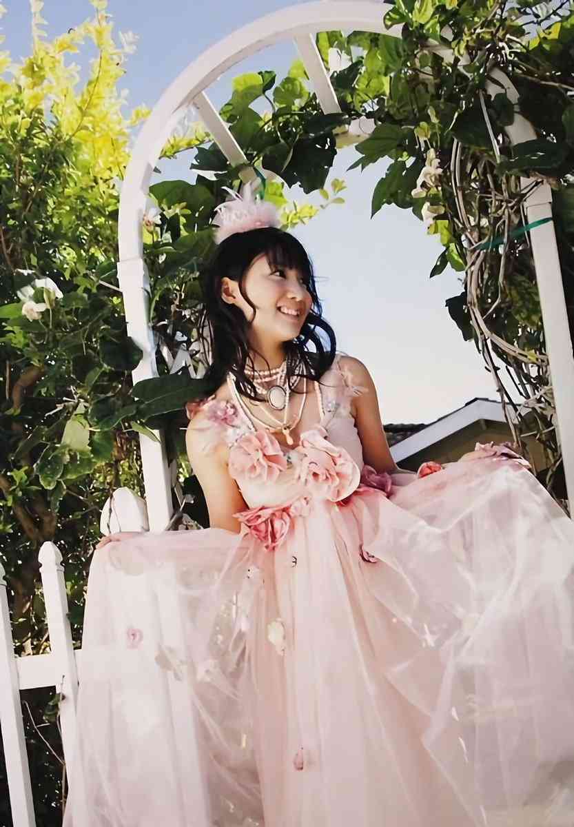 白以外のウェディングドレスの画像