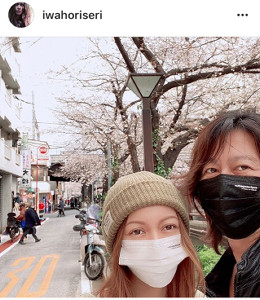岩堀せり、夫・TAKUROと夫婦ショット公開　TERU＆大貫亜美夫妻が「ヒューヒューだよ」