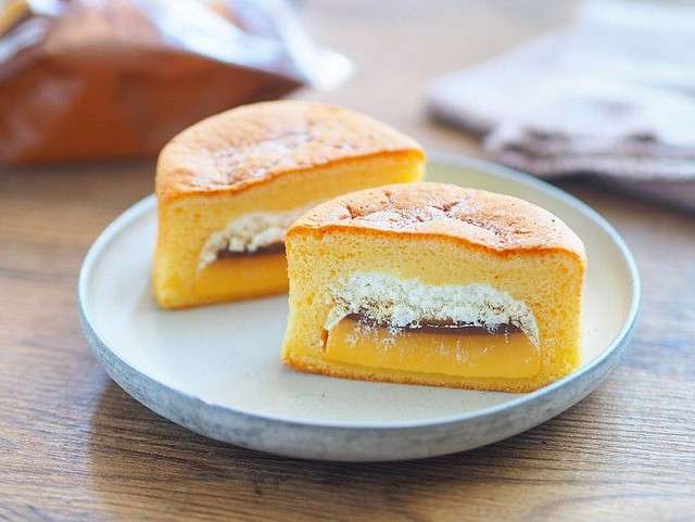 ファミマの話題作「パンケーキにプリン入れちゃいました」を実食！新スイーツの正体は…
