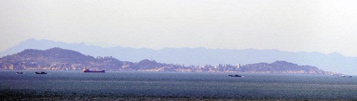 台湾離島「たった２日で砂浜が消えた」…中国船が採取、その後には数百隻の漁船団が襲来 : 国際 : ニュース : 読売新聞オンライン