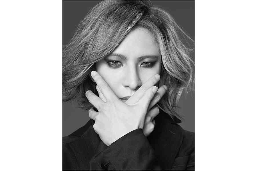 YOSHIKI、ジャケットを脱いで筋肉美　自撮り公開が「反則ですぅ」「カッコ良すぎ」