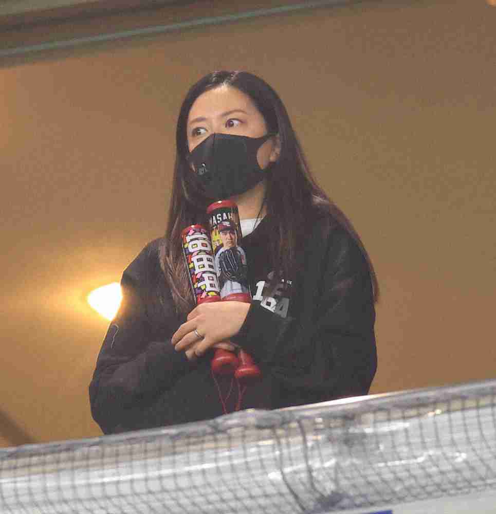里田まいも来た！夫・マー君の復帰戦スタンドで見守った