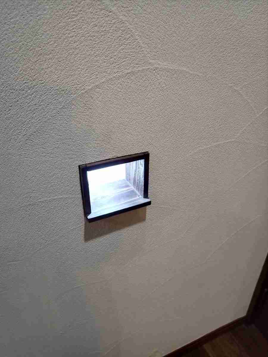 壁にあいちゃった穴のビフォーアフター、おうちDIYで可愛すぎる癒し空間に大変身！