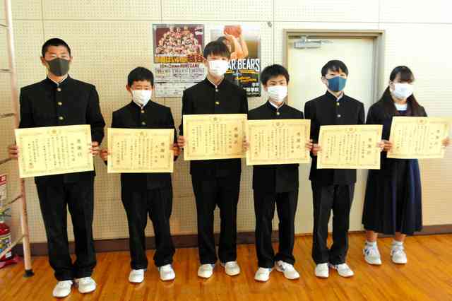 「大人が助ける感じなく…」中学生6人、踏切で男性救出
