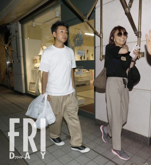 小林麻耶『グッとラック！』降板のウラにスピリチュアルな夫の影（FRIDAY） - Yahoo!ニュース