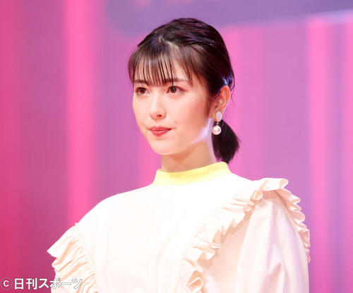 浜辺美波が涙こらえ感慨　コナン映画ゲスト声優「夢の中にいるような感覚」 - シネマ : 日刊スポーツ