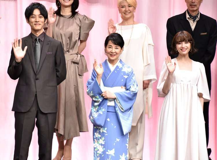 吉永小百合、松坂桃李は「きりんのように成長」　広瀬すずは「涼やかでかわいい」 | ORICON NEWS