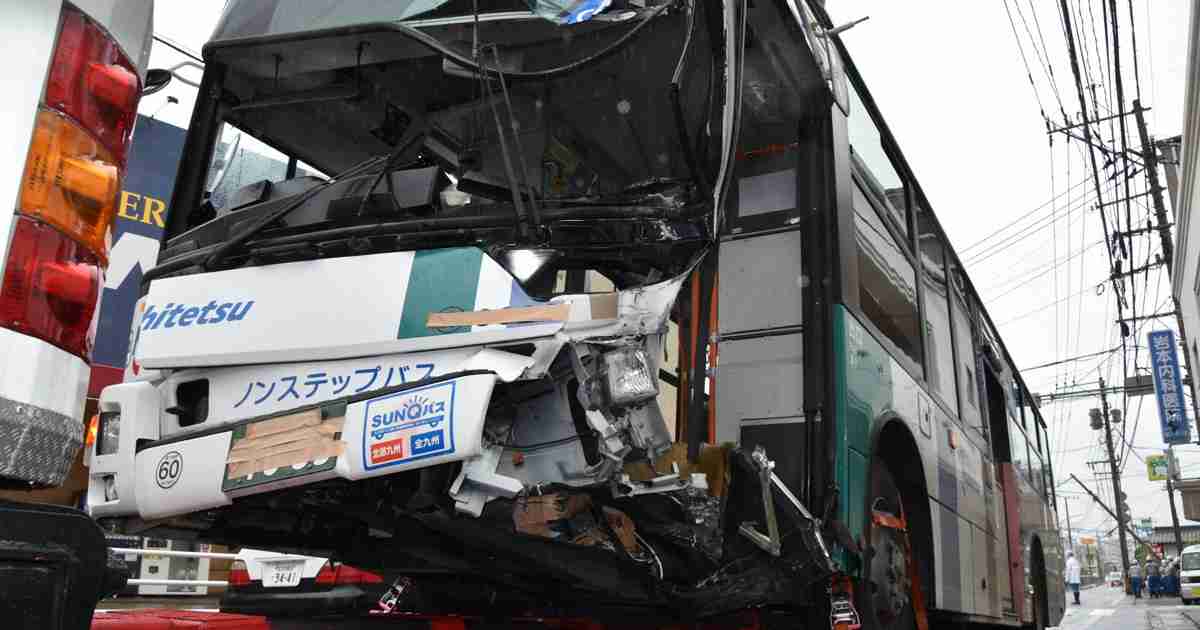 北九州の路線バス衝突　SNSで拡散の「対向車」は確認されず | 毎日新聞