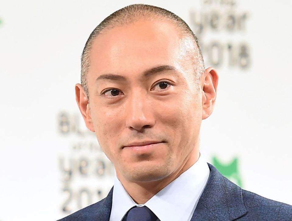 市川海老蔵　「ぼちぼち彼女とか作ろうかな」…クリスマスツリーの写真投稿し