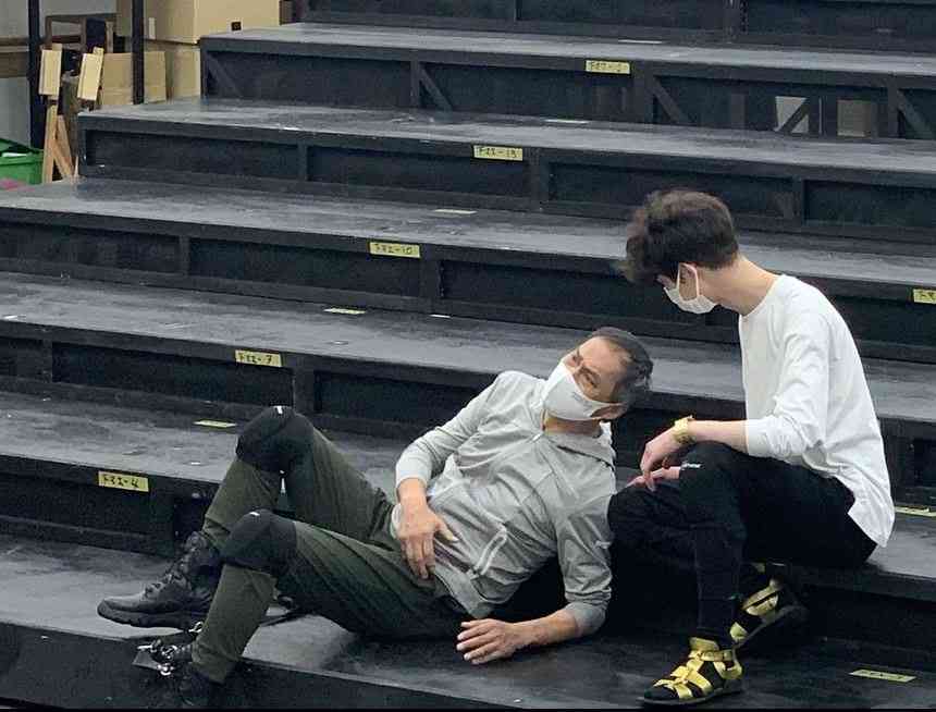 将軍・渡辺謙とインカ王・宮沢氷魚が対決 舞台『ピサロ』稽古場レポート&写真到着