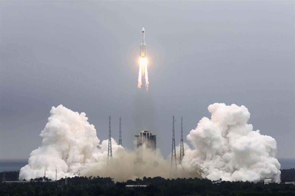 中国、ロケット残骸の落下懸念に「確率きわめて低い」 - 産経ニュース