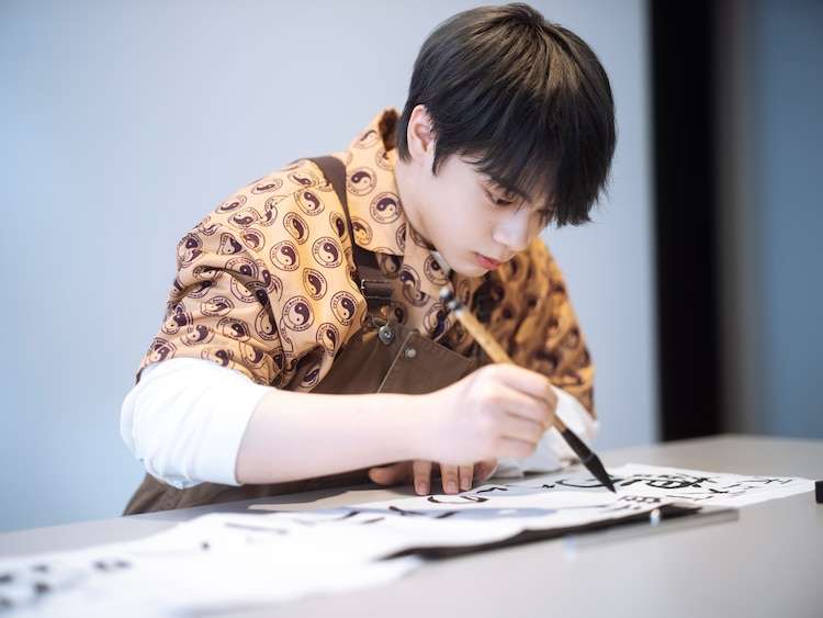 JO1・鶴房汐恩がアニメ制作現場に行く前に - コミックナタリー