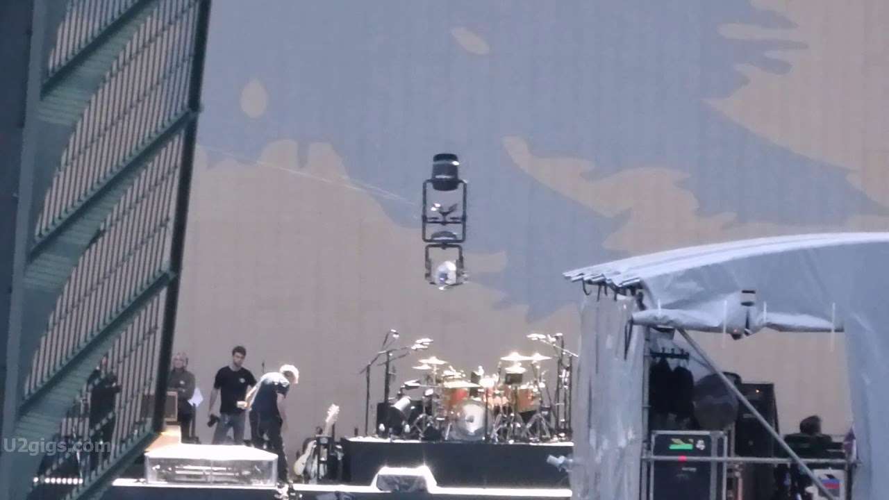 U2 The Edge soundcheck (Streets, Pride, Bad, SBS), Mexico City 2017-10-02 - U2gigs.com - YouTube
