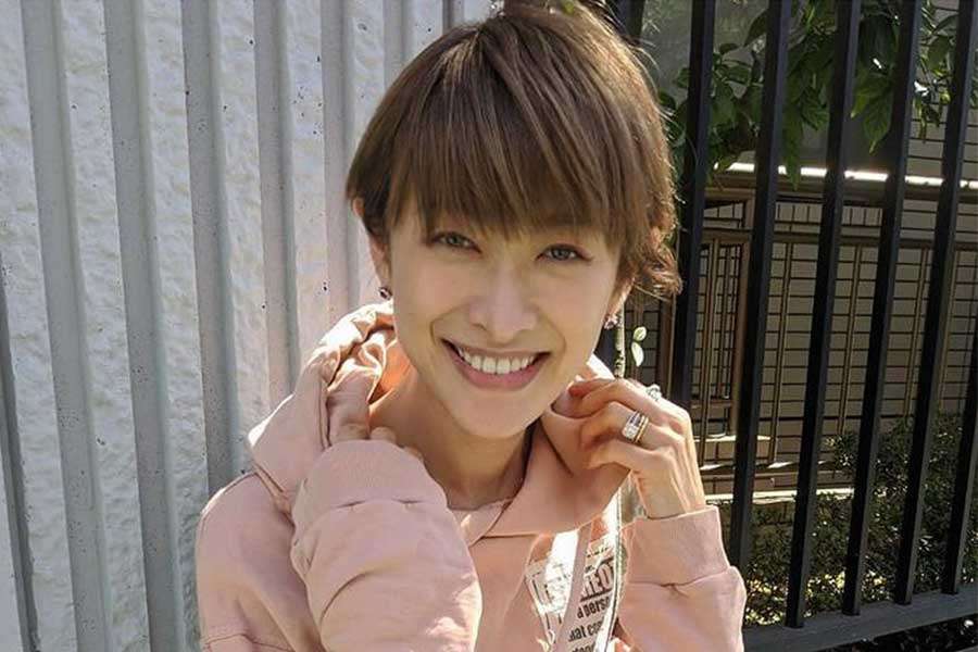 山田優、63歳母をとらえた1枚にファン感嘆「美魔女」「やっぱり、似てますね」 | ENCOUNT
