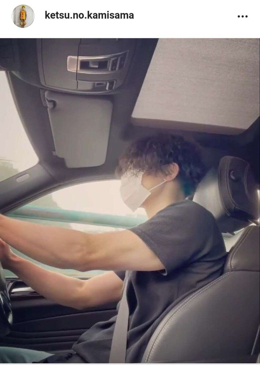 ゴールデンボンバー・樽美酒研二、すっぴんの運転姿を公開し「カッコよすぎる」「鼻血ブー」と絶賛の声