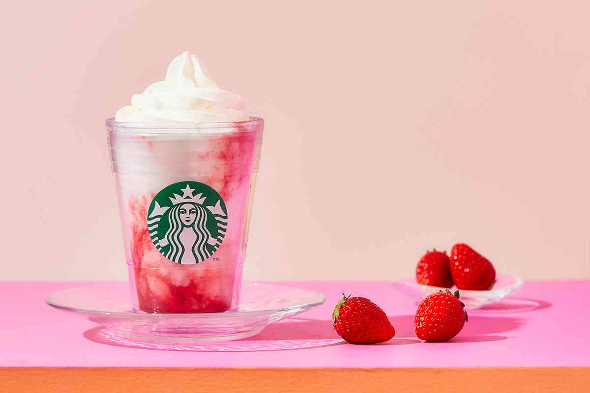 スタバ「スターバックス ストロベリー フラペチーノ」いちごの甘酸っぱさ×ミルクのハーモニー