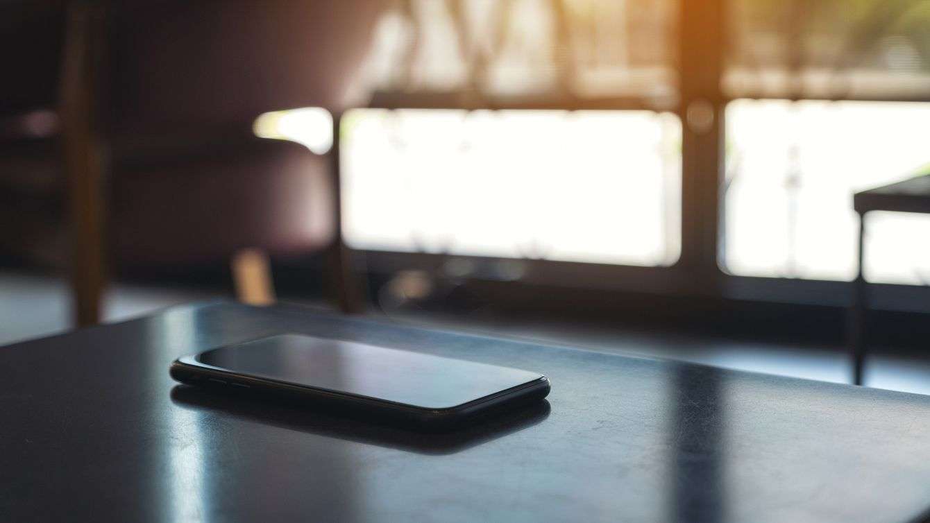二度と「うっかりミス」をしたくないなら、スマホを机の上に置いてはいけない