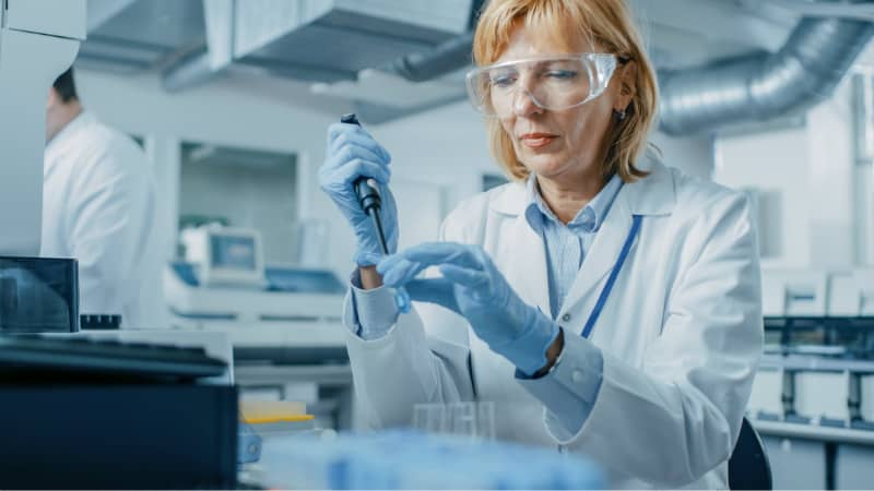 ワクチン開発を進めるファイザーをはじめ、大手製薬会社のCEOが自社株を大量売却 | The Motley Fool Japan, K.K.