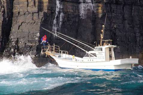 「ナポレオン岩」で孤立   ロッククライミングの男性２人、21時間後に救助　悪天候の甑島、強風で動けず　鹿児島 | 鹿児島のニュース | 南日本新聞 | 373news.com